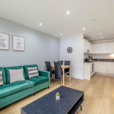 2 Bed At Slough Station & Parking - London In 20 Mins Apartment Exterior foto