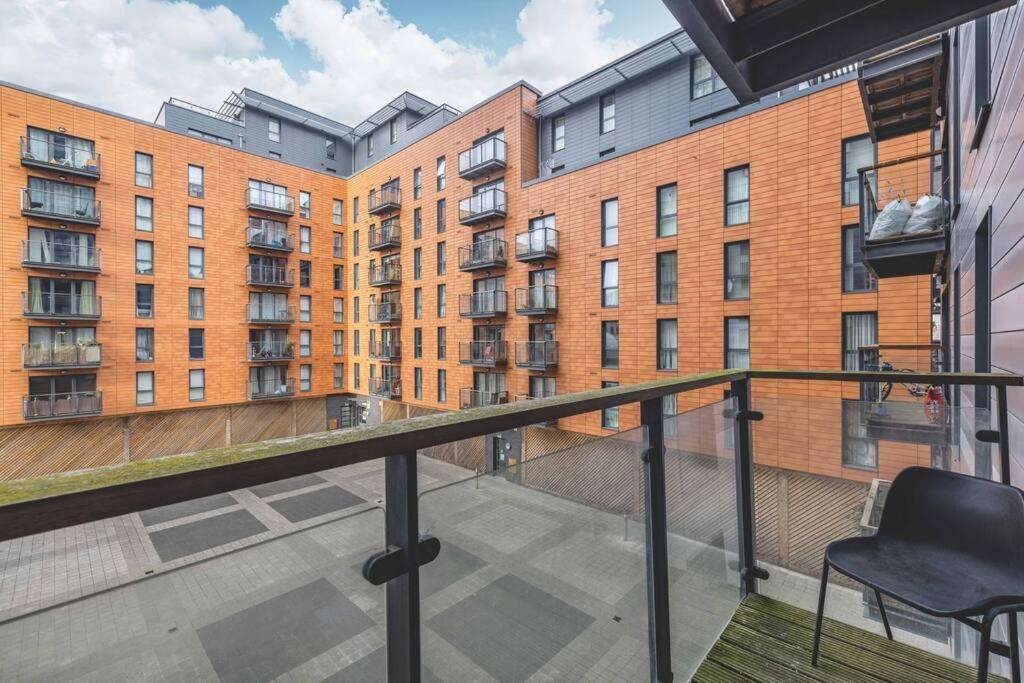 2 Bed At Slough Station & Parking - London In 20 Mins Apartment Exterior foto