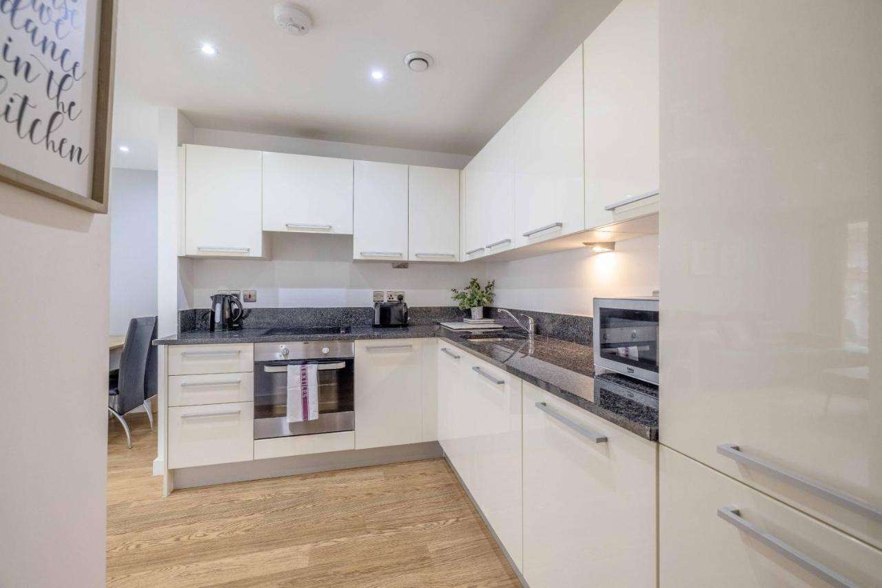 2 Bed At Slough Station & Parking - London In 20 Mins Apartment Exterior foto