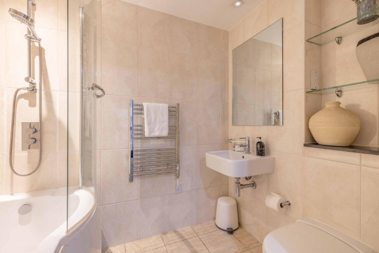 2 Bed At Slough Station & Parking - London In 20 Mins Apartment Exterior foto