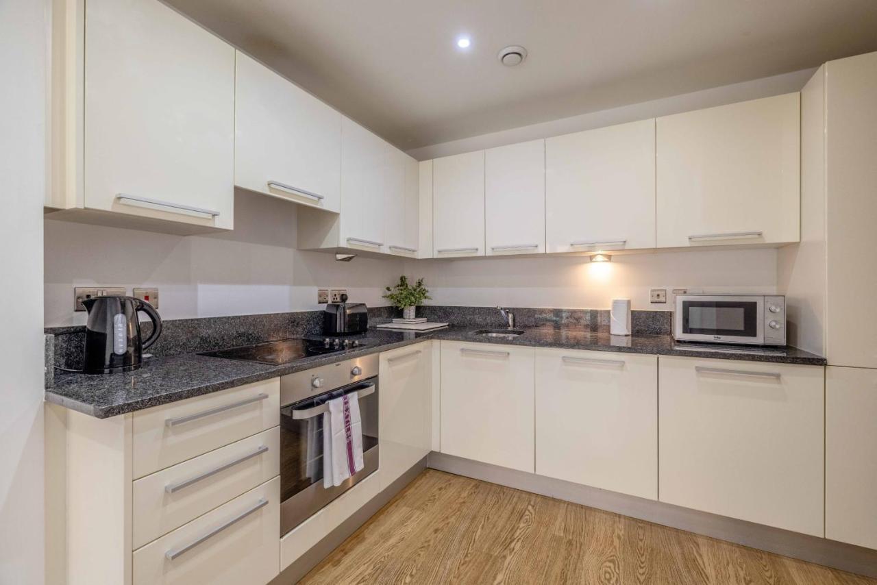 2 Bed At Slough Station & Parking - London In 20 Mins Apartment Exterior foto
