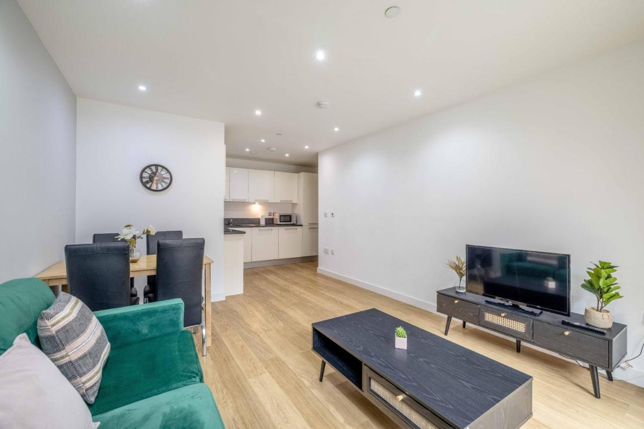 2 Bed At Slough Station & Parking - London In 20 Mins Apartment Exterior foto