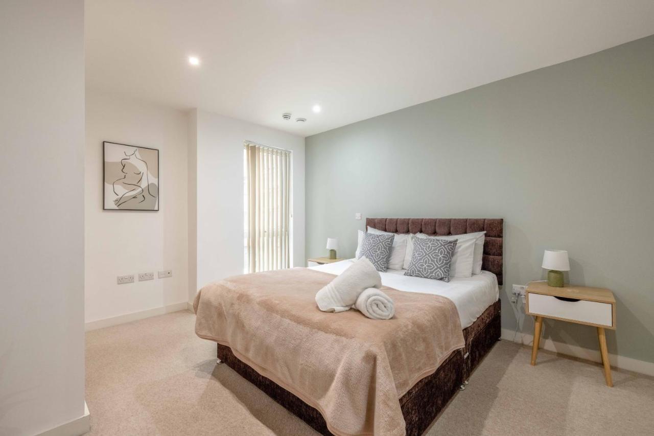 2 Bed At Slough Station & Parking - London In 20 Mins Apartment Exterior foto