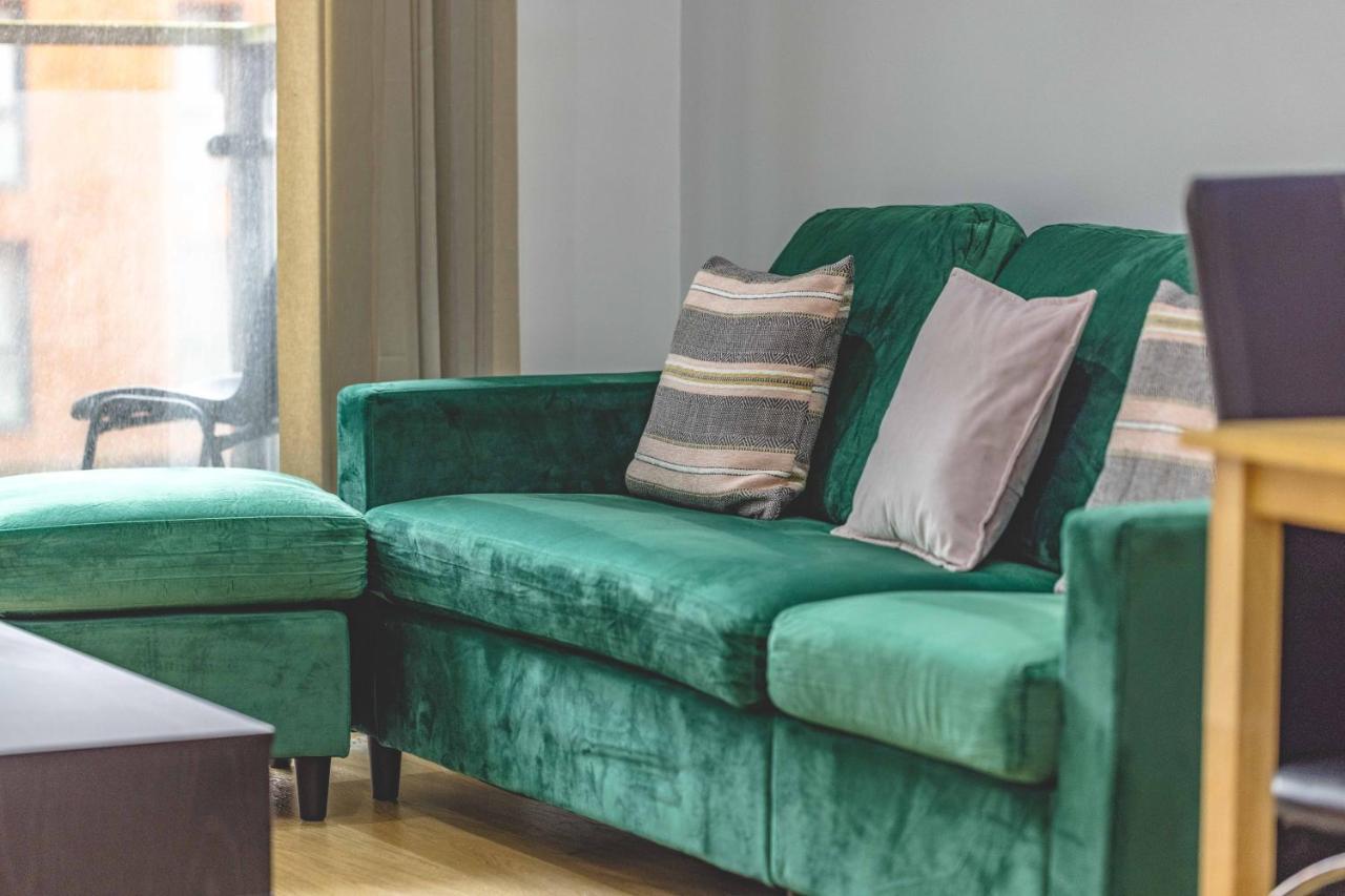 2 Bed At Slough Station & Parking - London In 20 Mins Apartment Exterior foto