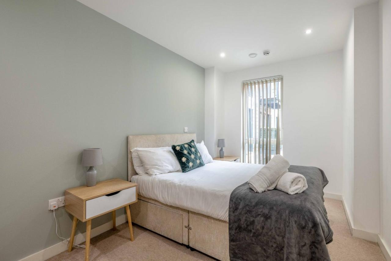 2 Bed At Slough Station & Parking - London In 20 Mins Apartment Exterior foto