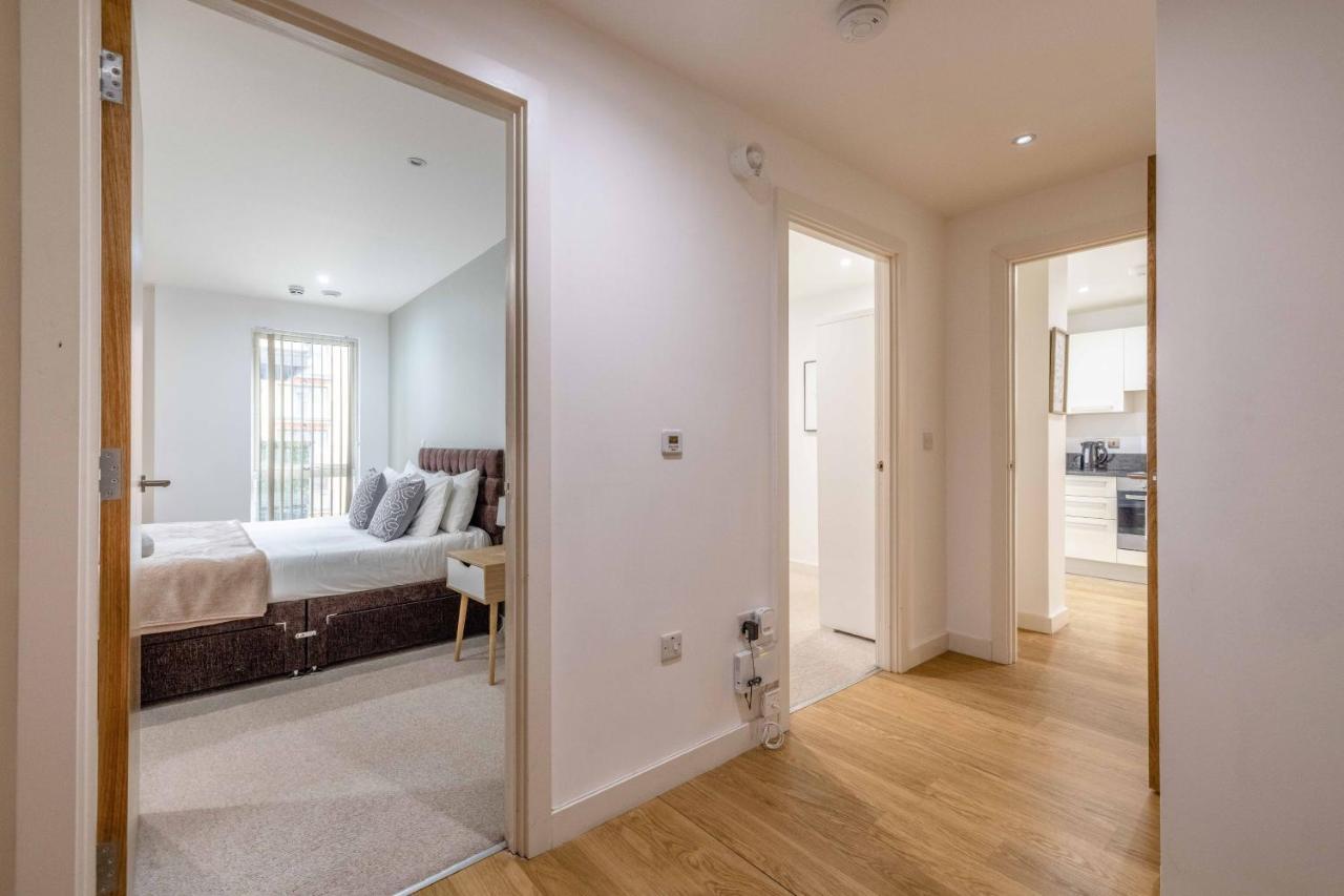 2 Bed At Slough Station & Parking - London In 20 Mins Apartment Exterior foto