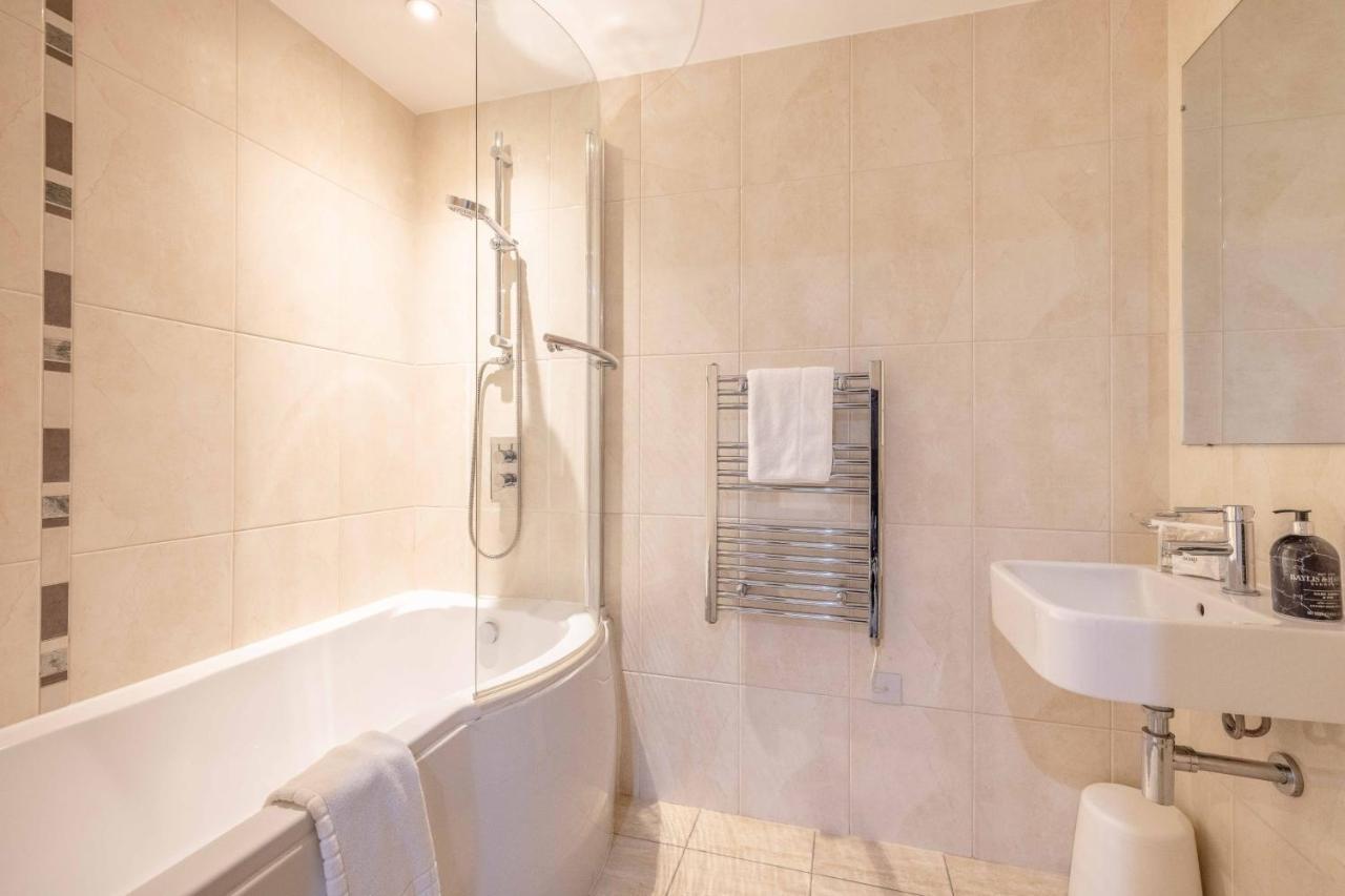 2 Bed At Slough Station & Parking - London In 20 Mins Apartment Exterior foto